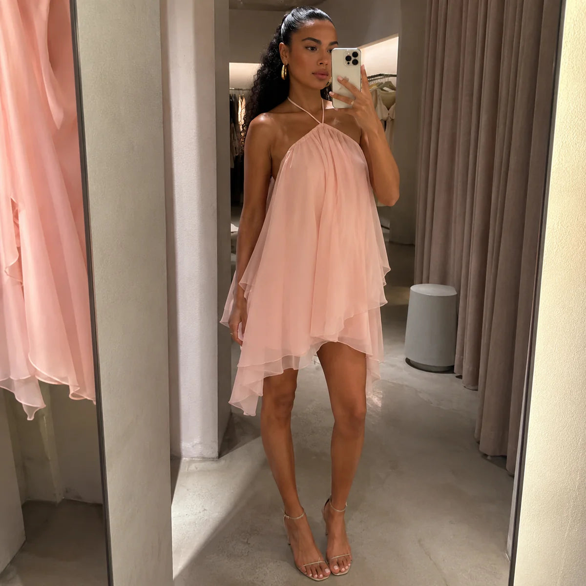 Yasmin mini-robe dos nu à col halter