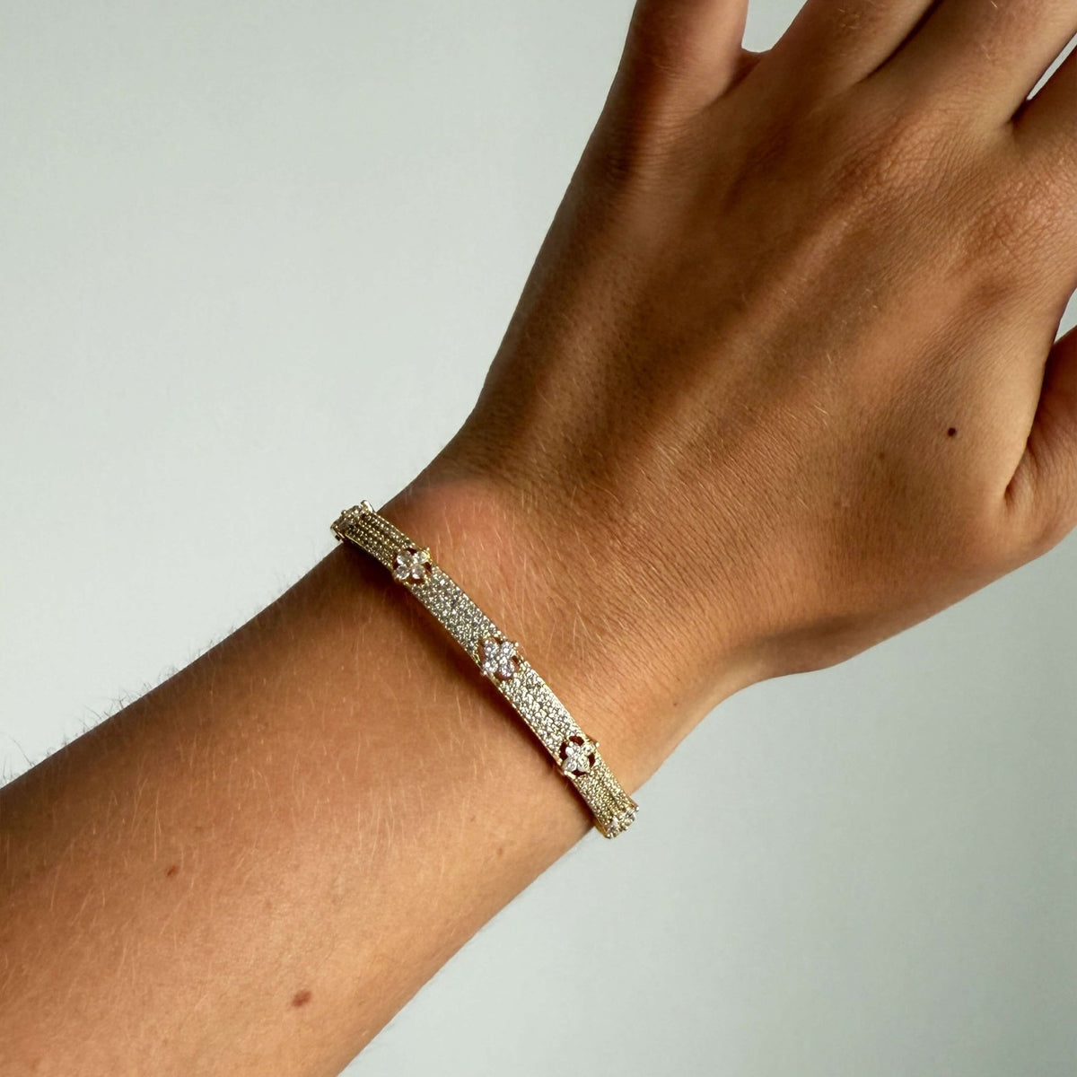 ZEYA - Camille Cuff