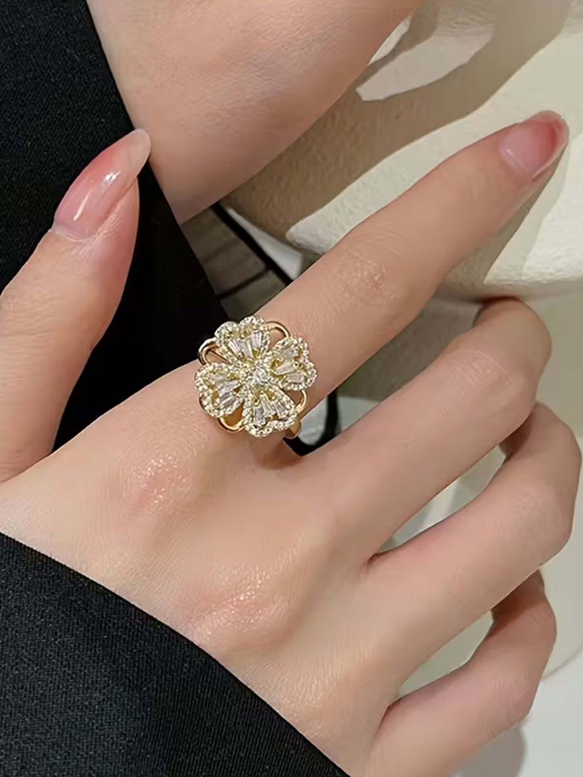 ZEYA - Hazel Clover Leaf Anxiety Ring