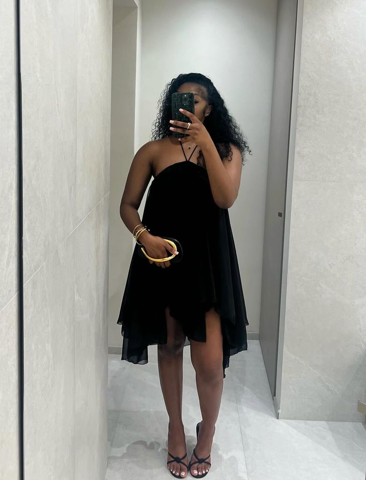 Yasmin mini-robe dos nu à col halter