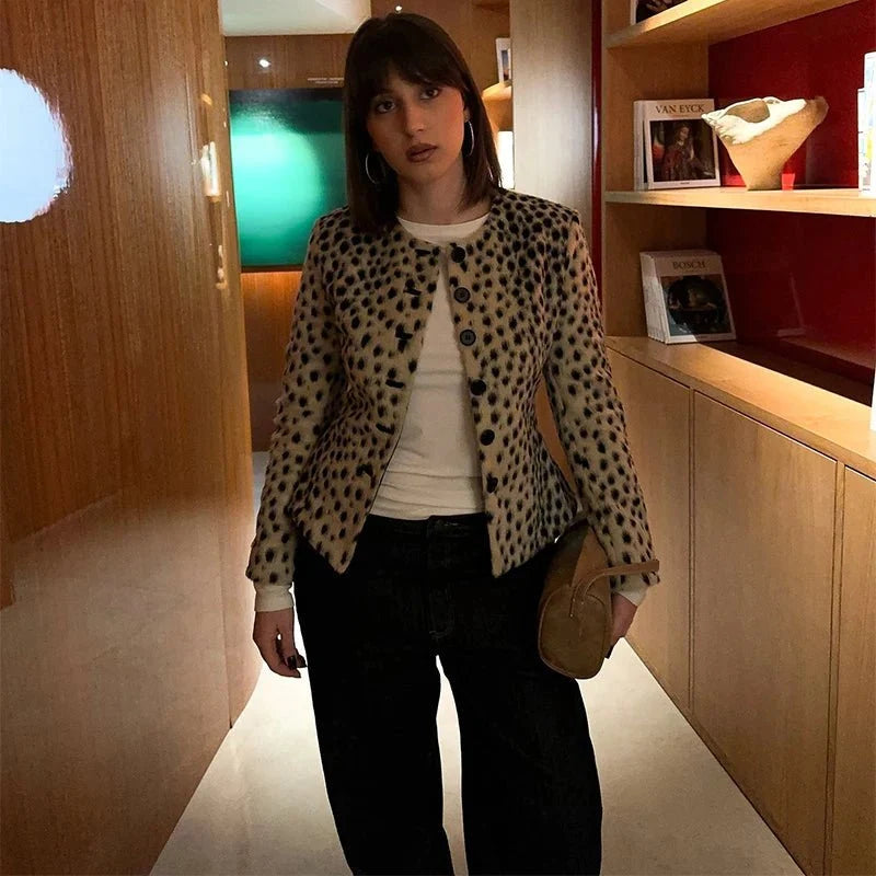 Veste courte en fausse fourrure léopard Katie