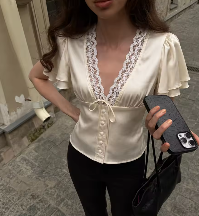 Chemisier Greta en satin à boutons
