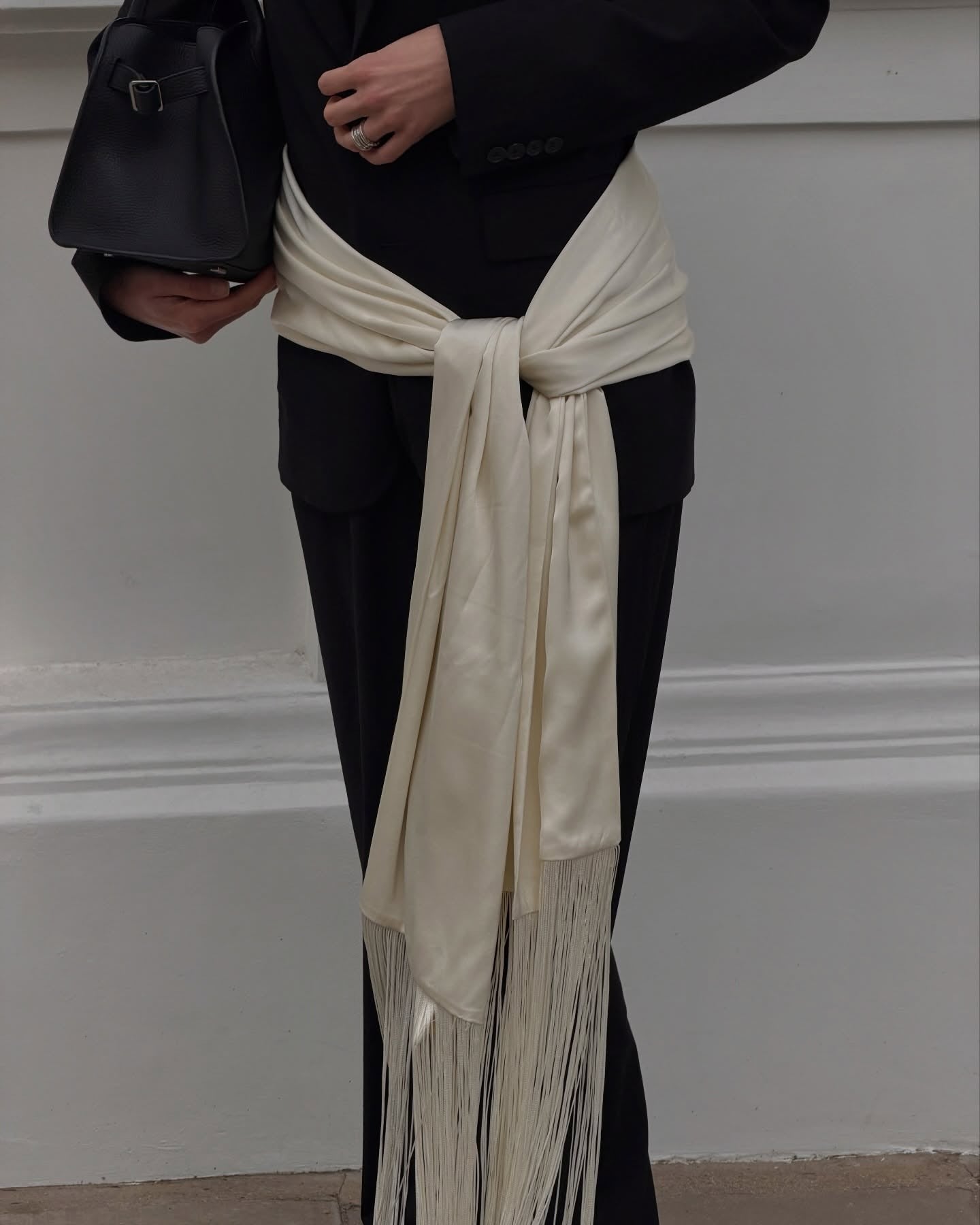 Amelie ceinture foulard satin à franges et pompons