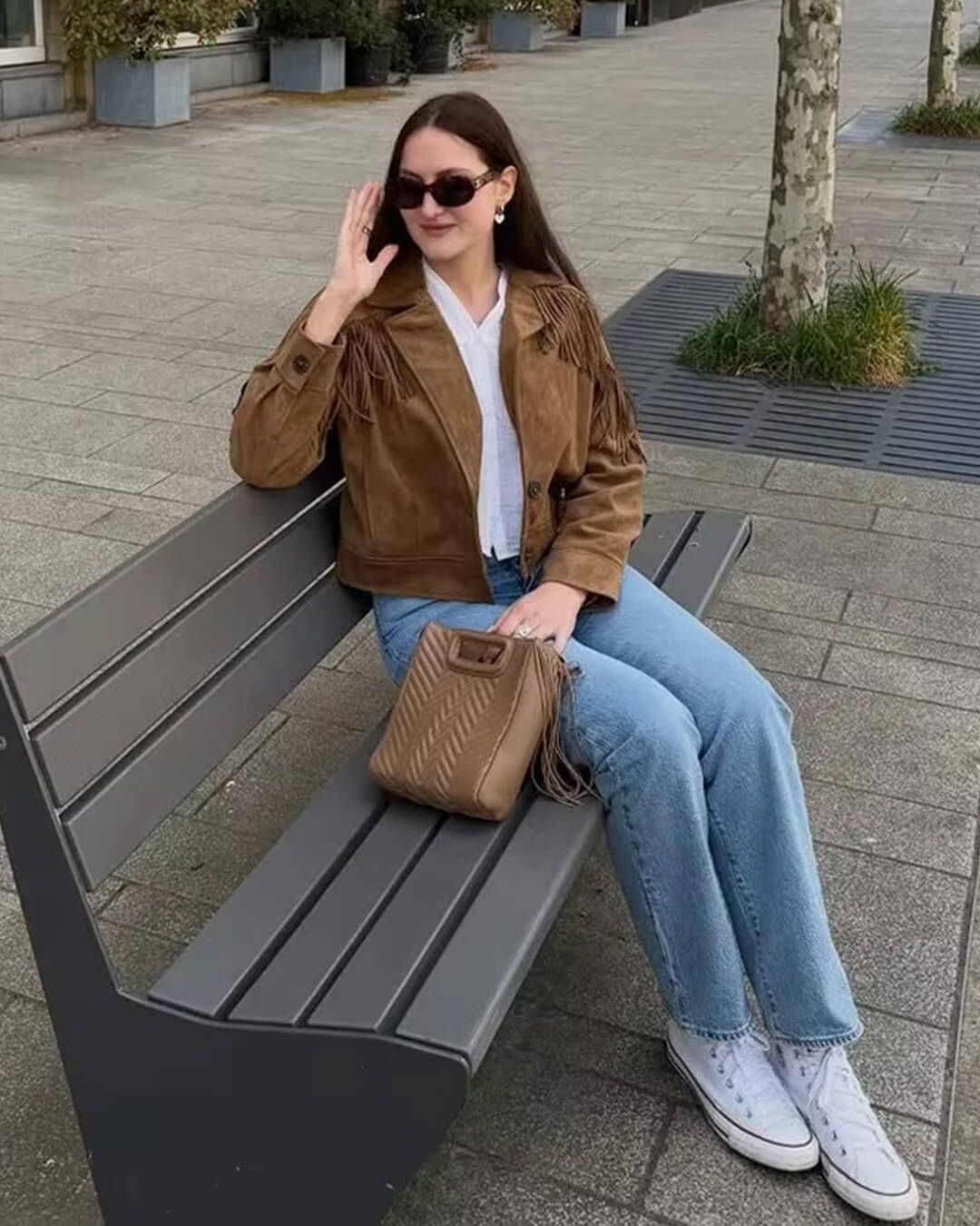 Helen. Veste courte à revers en faux suède