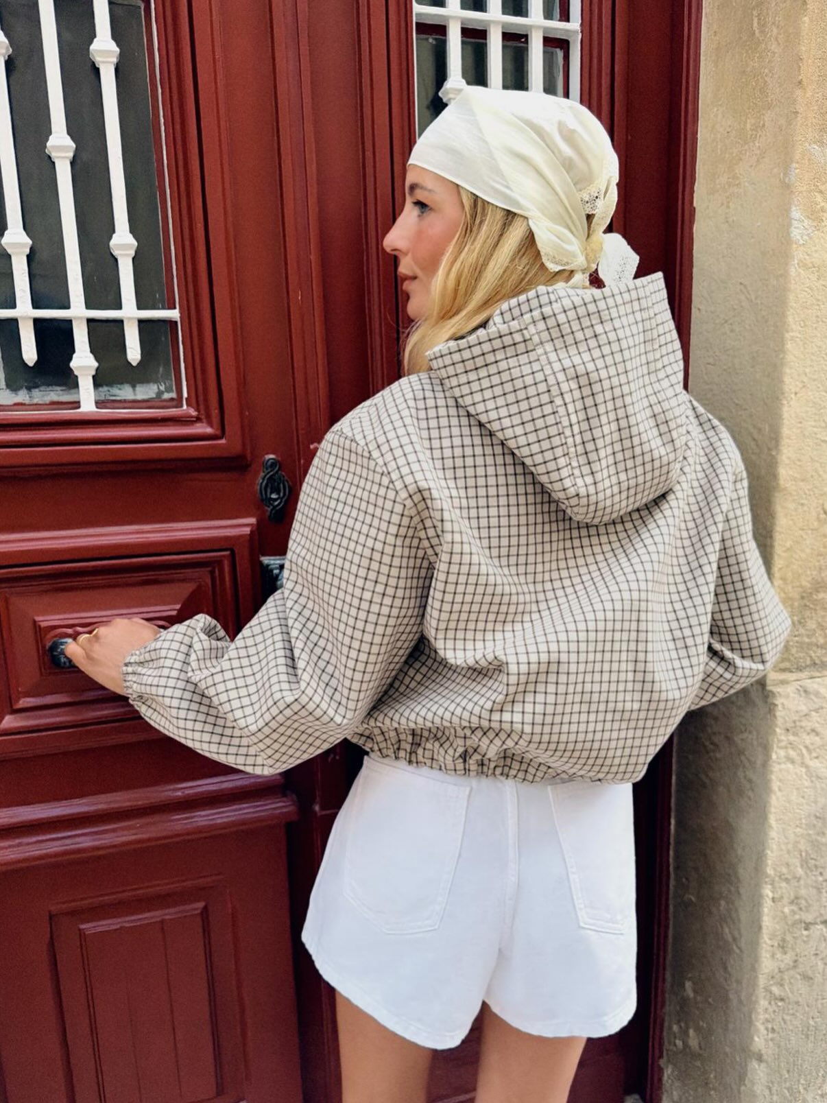 Veste à capuche courte à carreaux Ellie