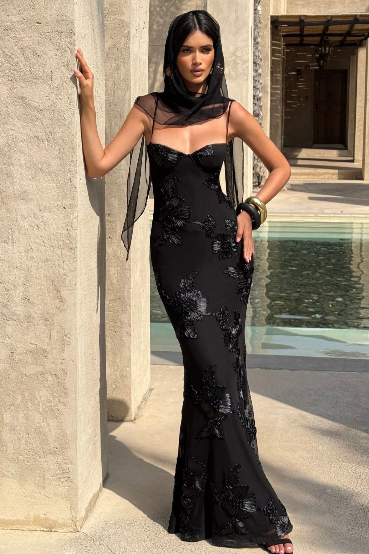 Robe de soirée Scarlett avec appliqués et lien au dos