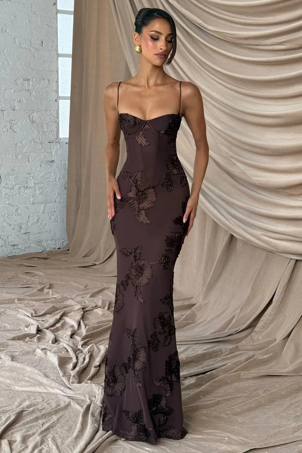 Robe de soirée Scarlett avec appliqués et lien au dos