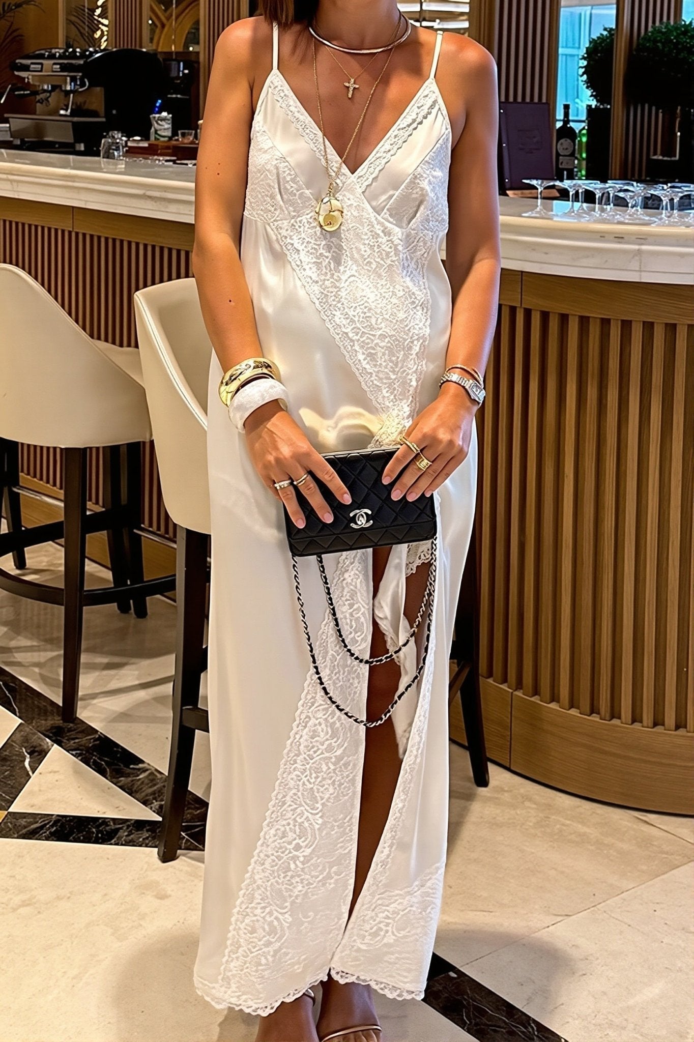 Annie.robe.satin.passementerie.asymétrique.mid