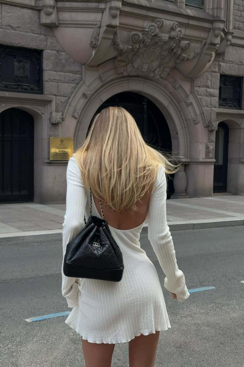 Hilma robe courte dos nu