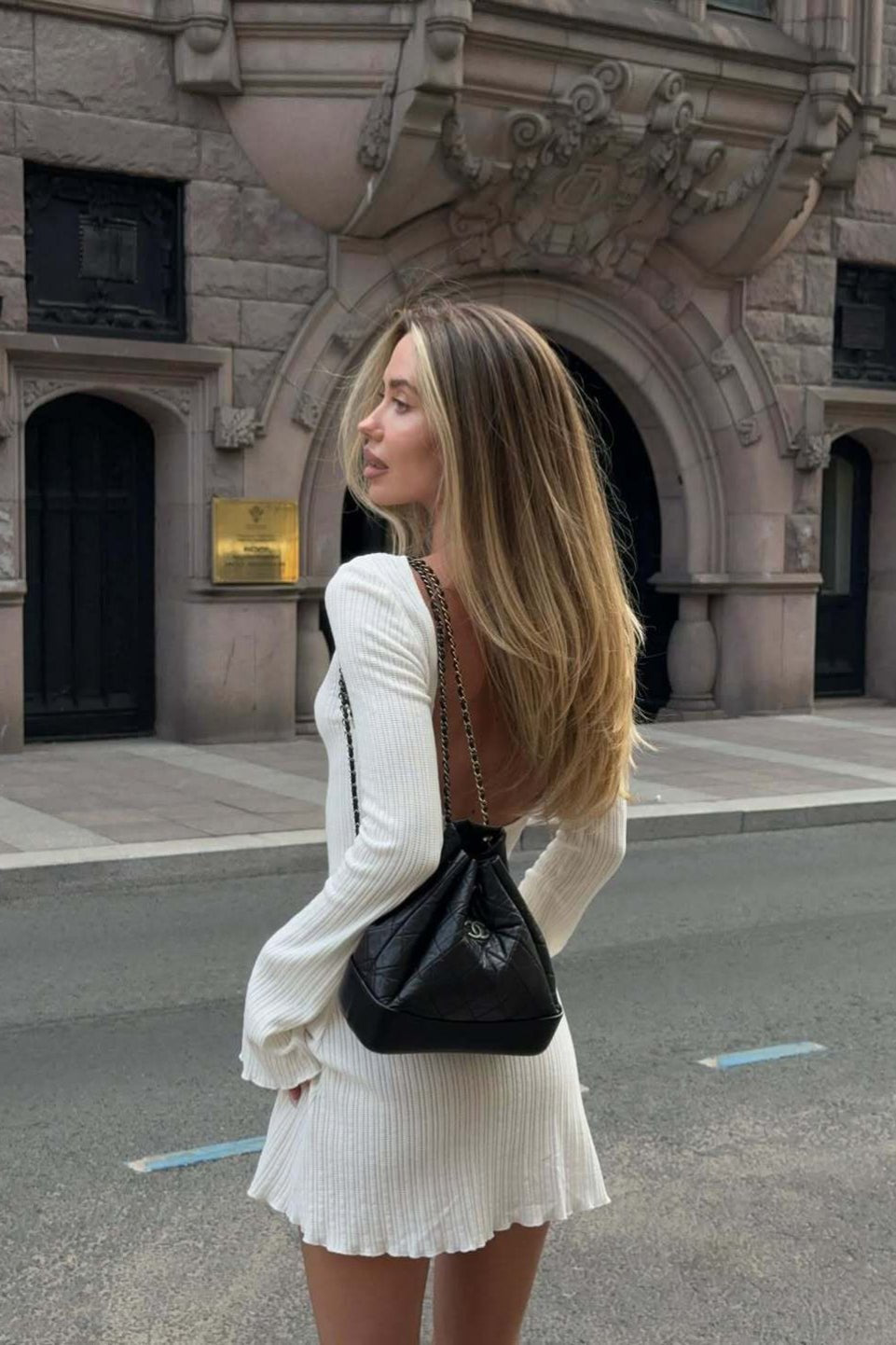 Hilma robe courte dos nu