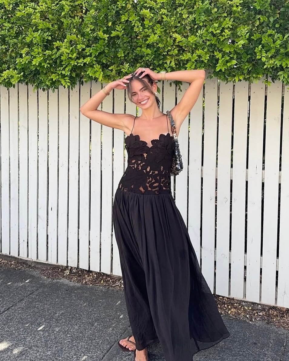 Robe de soirée Kelli en résille dentelle à col halter