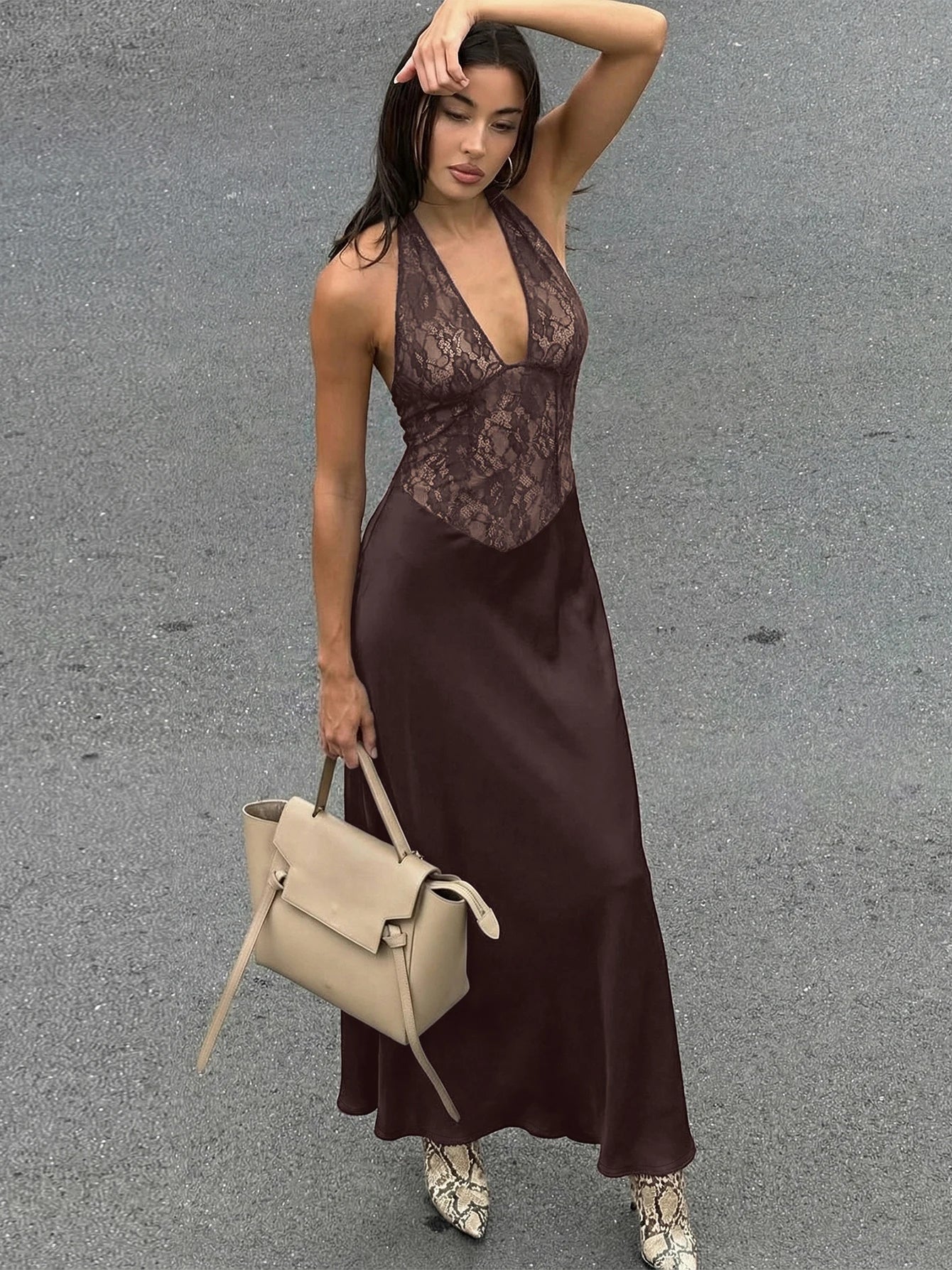 Robe Iris dos nu à col halter en dentelle