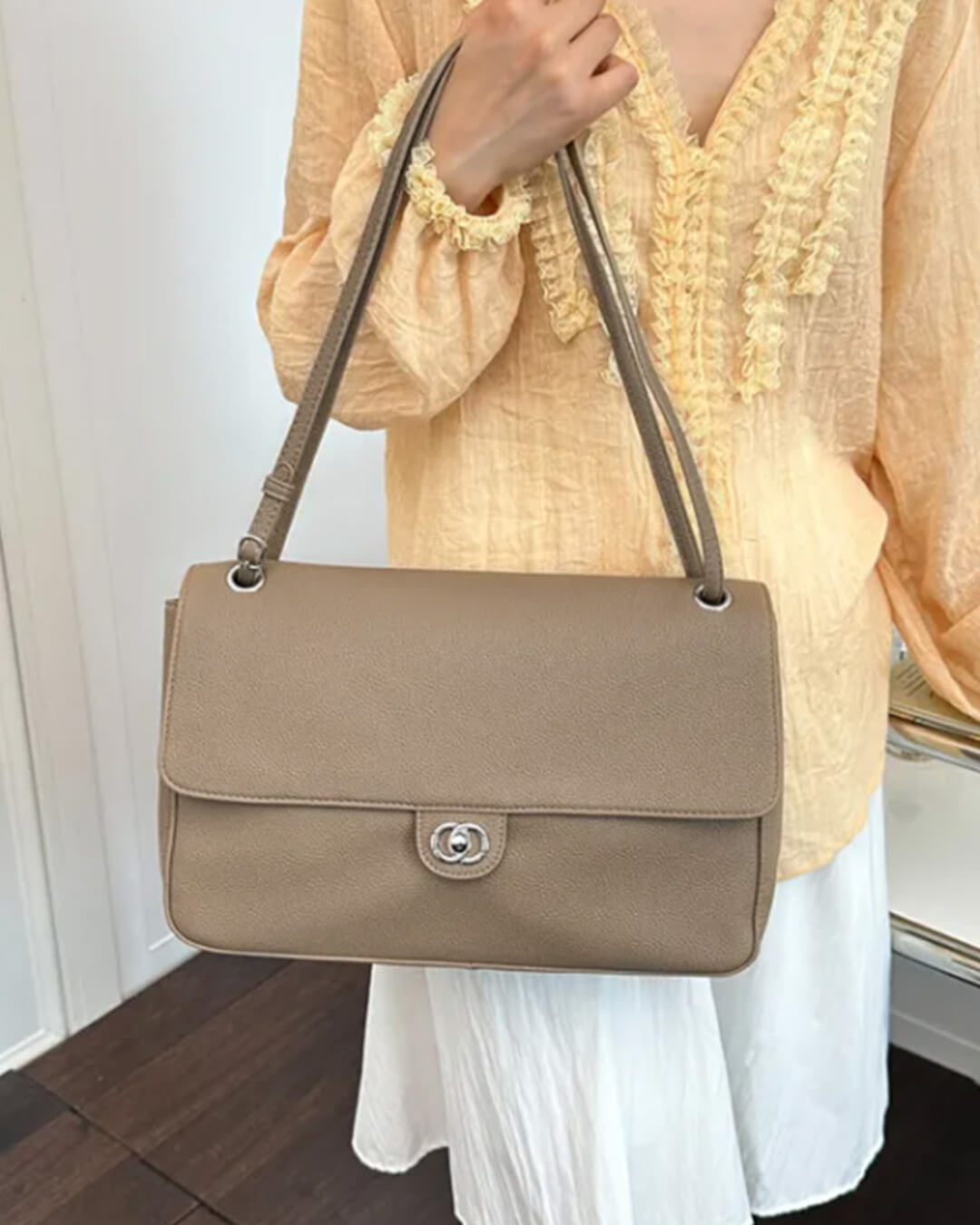 Sac bandoulière Emma à rabat et boucle