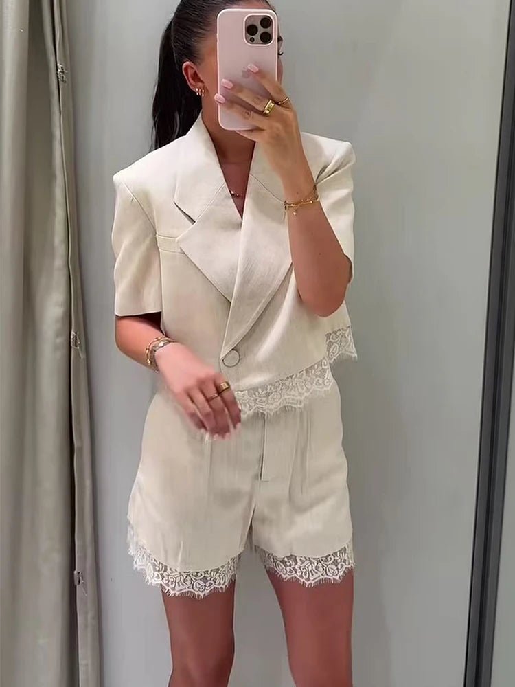 Margot détail en dentelle. Ensemble short deux pièces