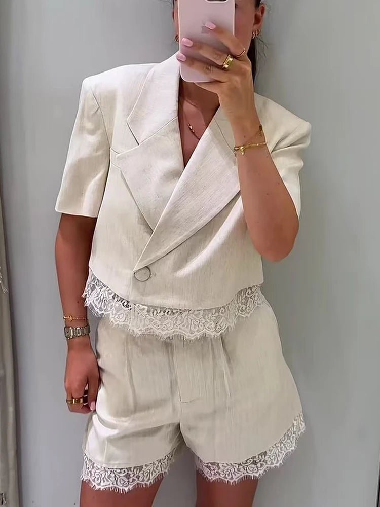 Margot détail en dentelle. Ensemble short deux pièces