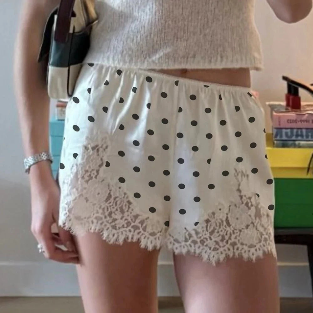 Short Natasha à pois avec bordure en dentelle