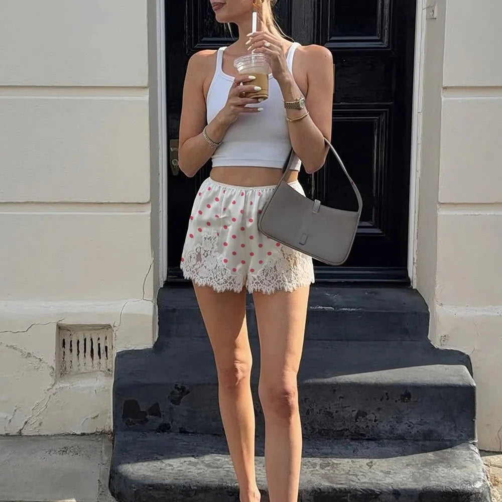 Short Natasha à pois avec bordure en dentelle