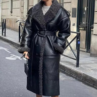 Manteau long en similicuir ceinturé Chantelle