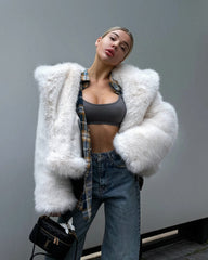 Manteau court en fausse fourrure à capuche Claudine