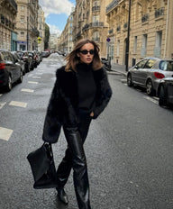 Manteau court en fausse fourrure noire Empress