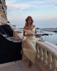 Robe longue Dayanara en satin à épaules dénudées