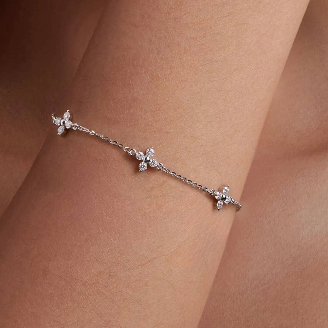ZEYA - Dina Rhinestone Flower Chain Bracelet