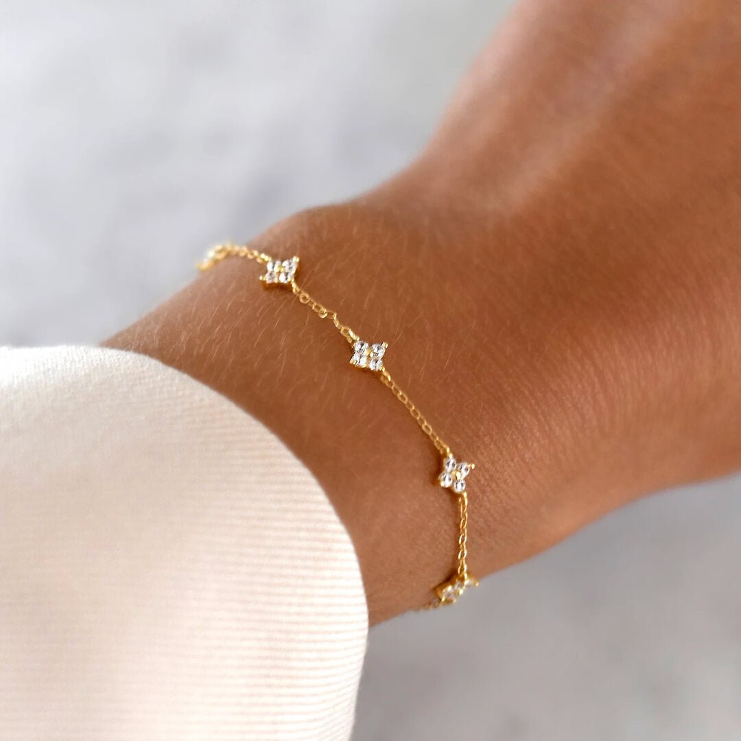 ZEYA - Dina Rhinestone Flower Chain Bracelet