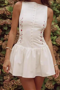 Robe courte Eliana sans manches brodée