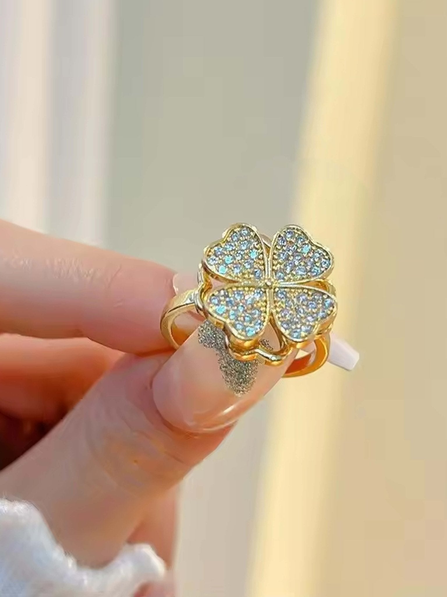 ZEYA - Hazel Clover Leaf Anxiety Ring