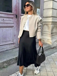 Jupe midi noire en satin taille haute Hilde