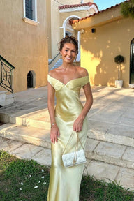 Robe longue Jane en satin à épaules dénudées