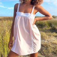 Robe babydoll mini Liora à bordure dentelle