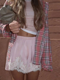 Short en satin Maridot avec patchwork de dentelle
