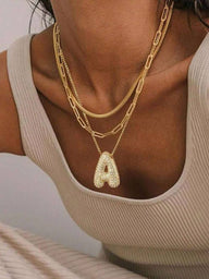 Collier à pendentif initiale bulle pavé