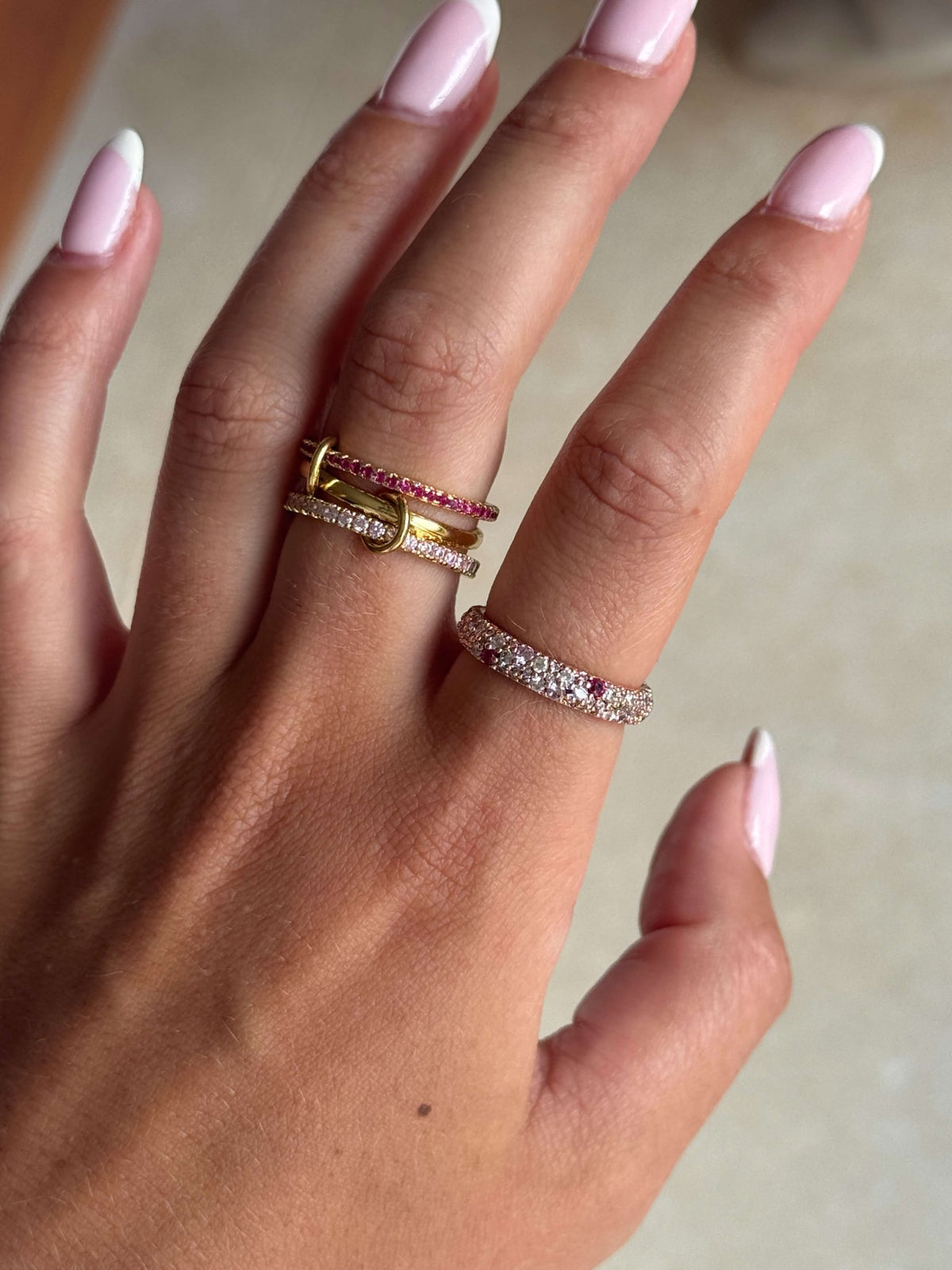 ZEYA - Valentina Gradient Rhinestone Band Ring