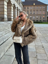 Ahlam Oversized manteau en fausse fourrure